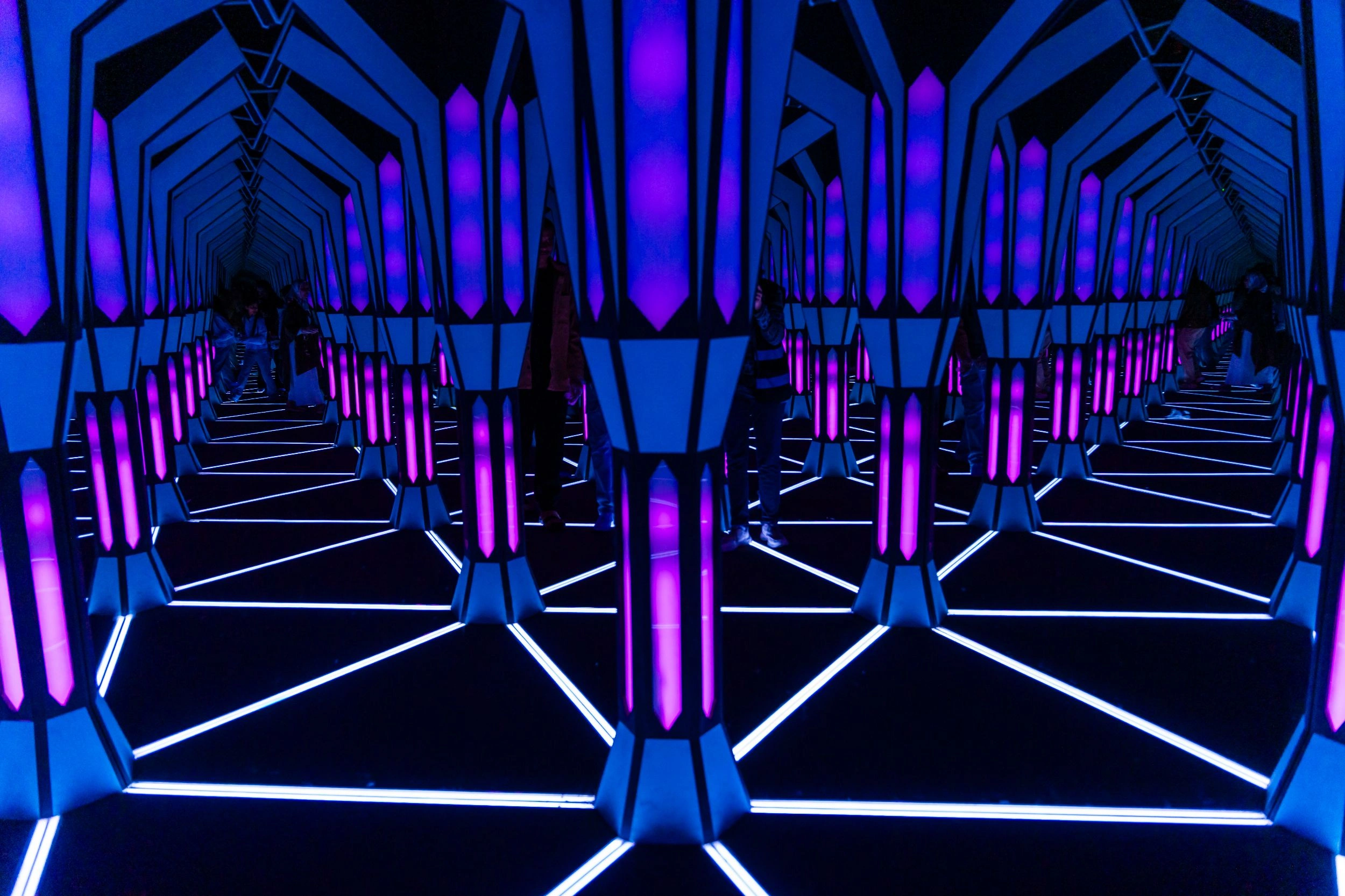 GV_S30_Attractions_Exo Planet City_Mirror Maze_00010.webp