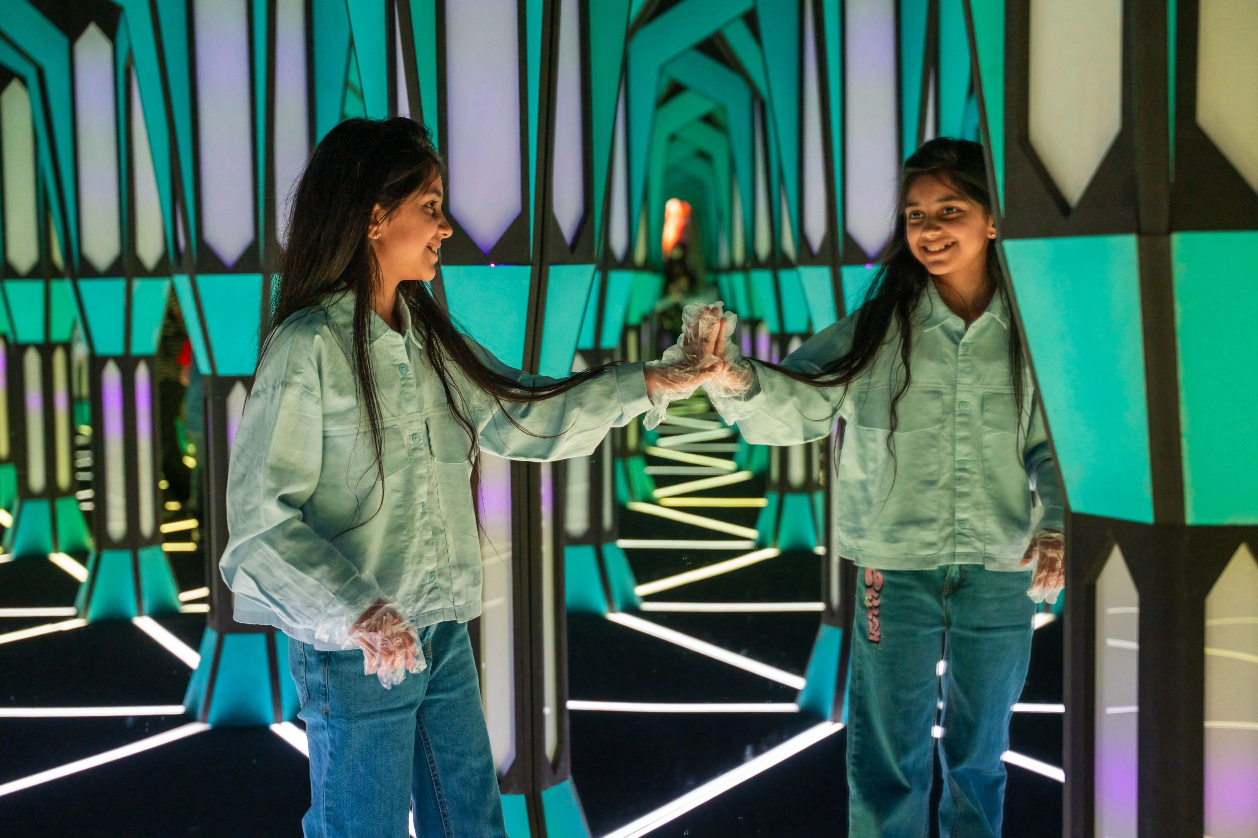 GV_S30_Attractions_Exo Planet City_Mirror Maze_0008.webp
