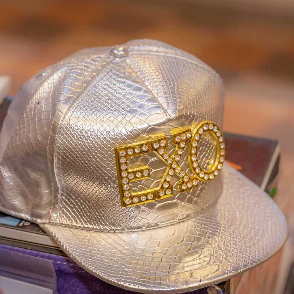 Caps